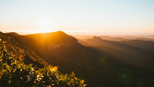 Brisbane Tour with an English-speaking Guide: The Ancient Volcanic Foothills of the Sunshine Coast